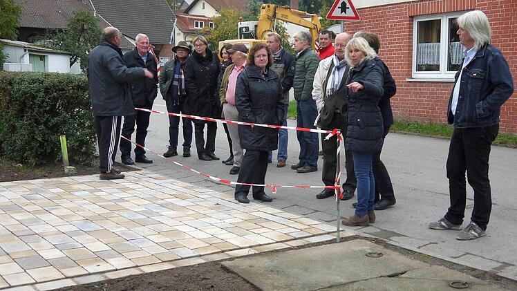 Die neue Bushaltestelle in Kemmaten. Foto: Berthold Köhler