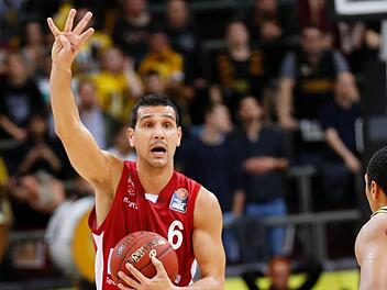 Nikos Zisis (Brose Bamberg) und seine Teamkameraden wollen gegen Mailand am Donnerstagabend den ersten Sieg. Foto: Daniel L&ouml;b