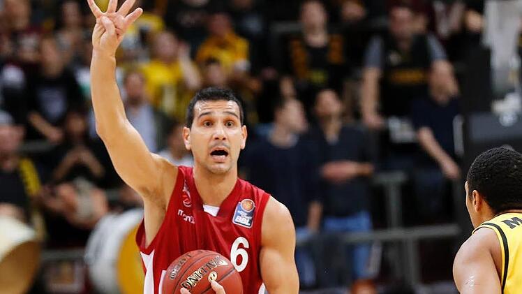 Nikos Zisis (Brose Bamberg) und seine Teamkameraden wollen gegen Mailand am Donnerstagabend den ersten Sieg. Foto: Daniel L&ouml;b