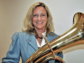 Nachwuchsmusikerin Mia Koch (47) mit ihrem Tenorhorn machte jetzt das D2-Leistungsabzeichen. Foto: Sigismund von Dobschütz