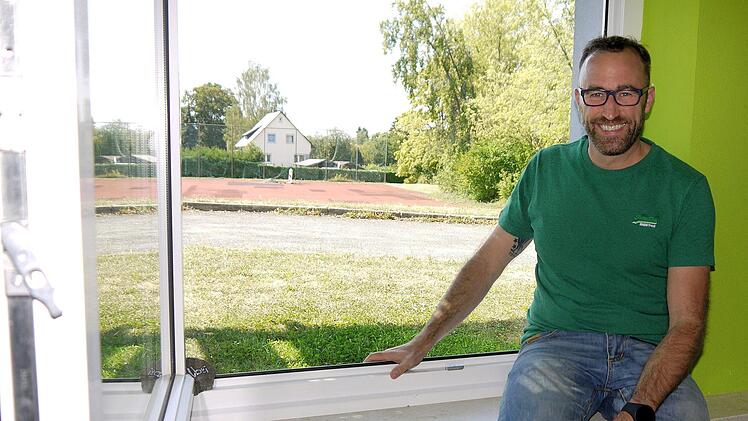 Da draußen  wäre Platz für den Kinderhort.     Bürgermeister  Markus Mönch ist überzeugt davon, dass  der Gemeinderat am Montag den Weg für einen Neubau freimachen wird.Berthold Köhler