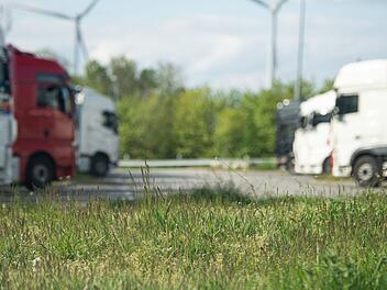 Autobahn-Rastplatz.