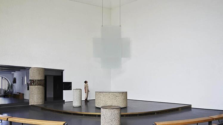 St. Theresia Erlangen, Neugestaltung Kirchraum. Architektur: Bosch Schmidt Architekten Stadtplaner, Erlangen. Besichtigung: Sonntag, 15 bis 16 Uhr, Sieglitzhofer Straße 25.  Foto: Daniel Leibelt
