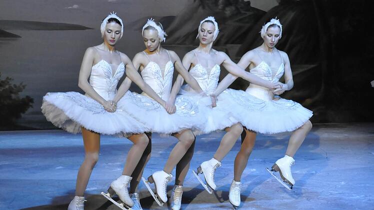 Perfektion auf dem Eis bot das St. Petersburger Eisballett bei "Schwanensee" in der Bad Kissinger Eishalle. Foto: Klopf
