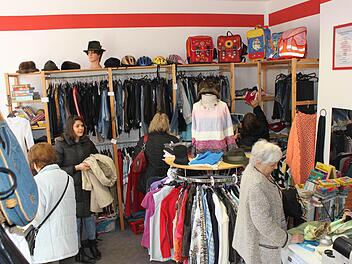 Der Kleiderladen in der Bamberger Straße ist auch heute ab 9.30 Uhr wieder geöffnet. Foto: Carmen Schwind