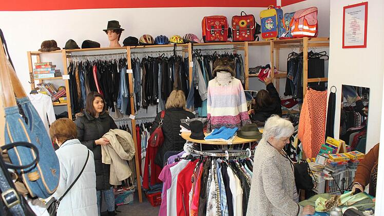 Der Kleiderladen in der Bamberger Straße ist auch heute ab 9.30 Uhr wieder geöffnet. Foto: Carmen Schwind