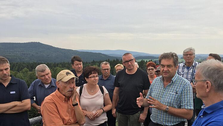 Erste Informationen am Baumwipfelpfad. Foto: Ralf Ruppert