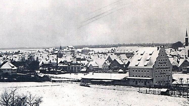 Winteraufnahme aus dem Jahr 1928: Blick auf das BayWa-Lagerhaus (Kalenderbild Dezember 2017).  Fotos: Heimatverein