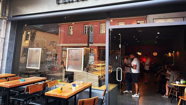 Erlangen: Neue Café-Bar "Plata O Plomo" eröffnet