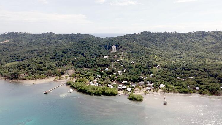 Neben Pr&oacute;spera liegt ein kleines Fischerdorf. Die Anwohner sind wenig begeistert von ihren Nachbarn.