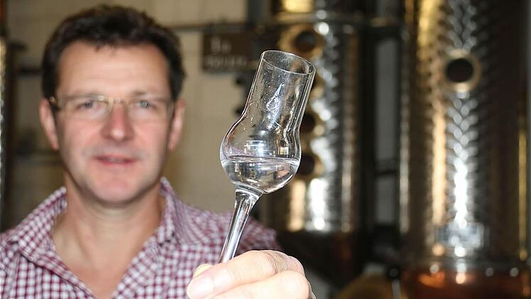 Edelbrenner Thomas Kleinhenz in Wartmannsroth. Foto: Gerd Schaar