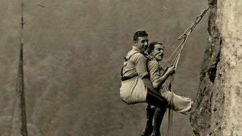 Rettung mit dem Gramminger-Sitz bei einer Übung in den fünfziger Jahren Foto: Bergwacht