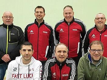 Die meisterlichen Tischtennisspieler des TV Ebern II, vorn von links: Andreas Kawan, Bernhard Süppel, Peter Schauer; hinten von links: Karl Vollert, Thomas Bäuerlein, Marcus Schneider, Andreas Bittruf Foto: Dietz