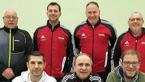 Die meisterlichen Tischtennisspieler des TV Ebern II, vorn von links: Andreas Kawan, Bernhard Süppel, Peter Schauer; hinten von links: Karl Vollert, Thomas Bäuerlein, Marcus Schneider, Andreas Bittruf Foto: Dietz