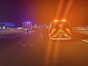 Unfall: A9 bei Pegnitz voll gesperrt - Reifenplatzer hat schwere Folgen