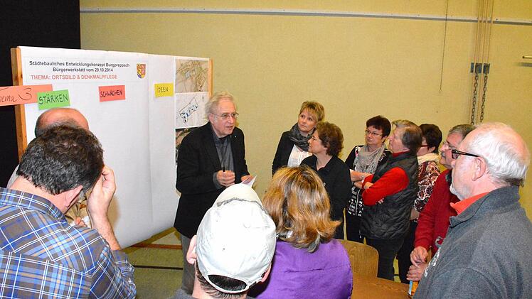 Am Mittwoch fand in der Turnhalle in Burgpreppach ein Werk-Shop zur geplanten Dorferneuerung statt, an dem sich 80 Bürger beteiligten. Foto: Schmidt