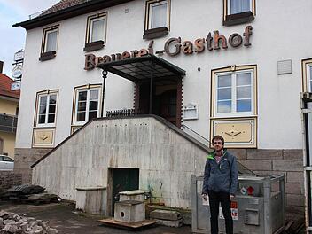Bürgermeister Jochen Vogel denkt über den leerstehenden Brauerei-Gasthof nach. Foto: Birgit Will