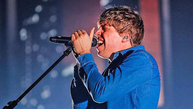 Philipp Poisel bei seinem Konzert in Bamberg - "Mein Amerika" bot eine gro&szlig;e Show mit gro&szlig;en Gef&uuml;hlen.  Foto: Matthias Hoch