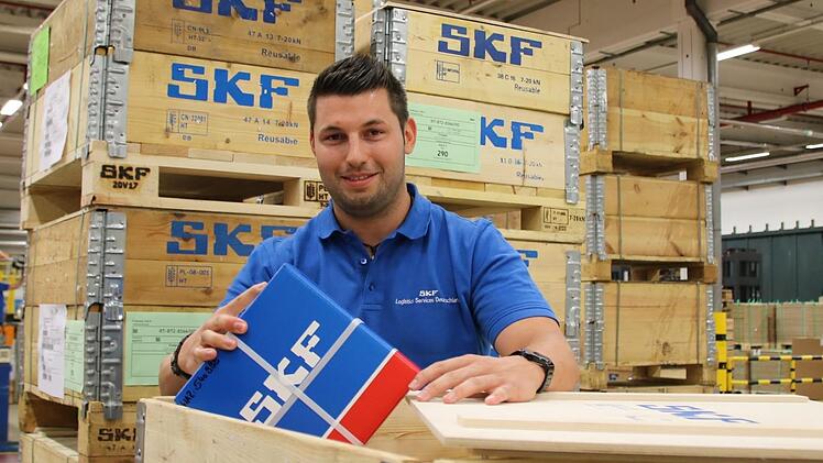 Für Ingenieur Jan Bischoff war die BS-plus-Klasse die Grundlage für seine Karriere bei SKF. Fotos: Ralf Ruppert