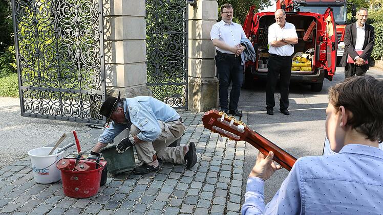 Momentaufnahme von der Stolperstein-Setzung