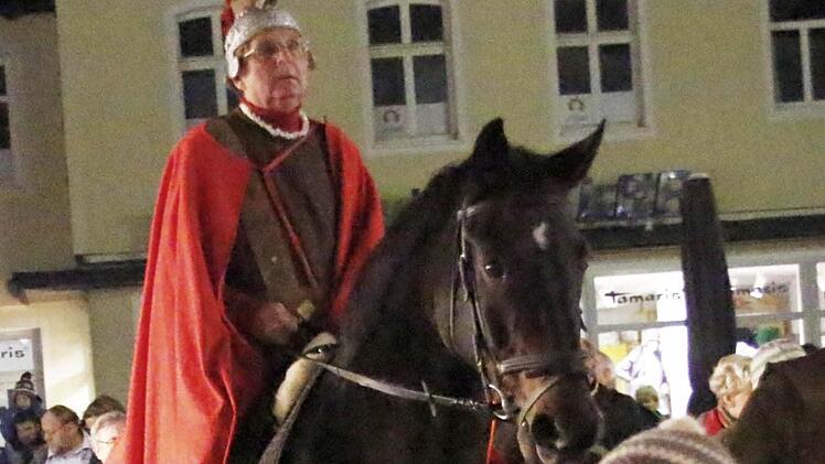 Den Martin mimte einmal mehr Baptist Pieger, den Bettler spielte Josua Flierl. Fotos: Josef Hofbauer