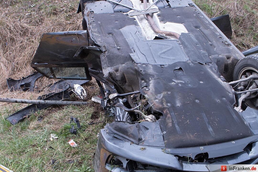 Bei einem schweren Verkerhrsunfall in Gunzenhausen haben sich vier Menschen teilweise schwer verletzt.