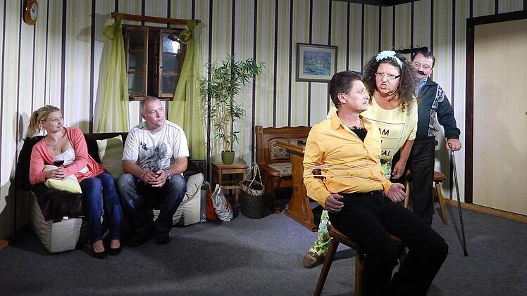 Der Gigolo Alexander Jungwirth gefesselt. Foto: Horst Wunner