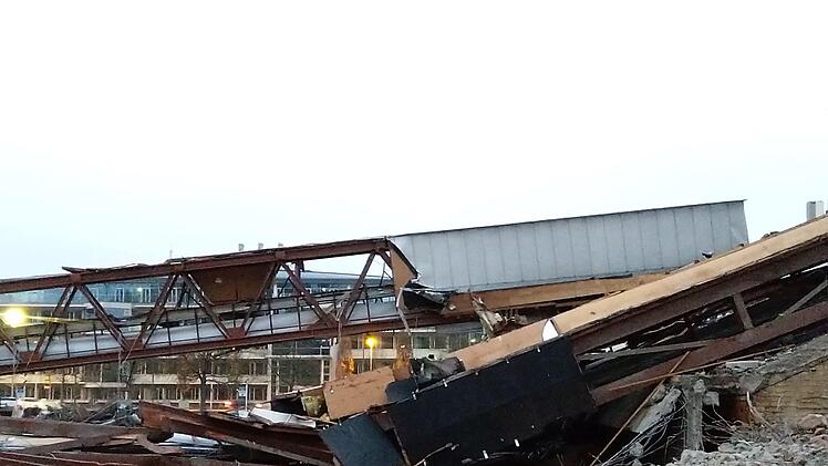 Impressionen vom Abriss der Coburger Angerhalle: 2. MärzFoto: Jochen Berger