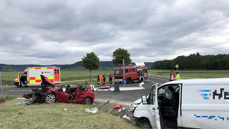 Am Donnerstagmittag ist es auf der B22 zu einem Verkehrsunfall mit mehreren Schwerverletzten gekommen.  Symbolfoto: NEWS5 / Merzbach