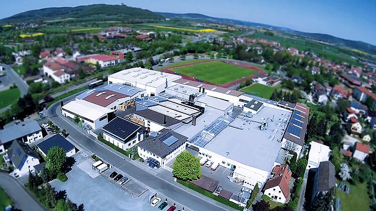 Die Firma Moll Batterien GmbH meldet sich nach der Insolvenz zurück in der Automobil-Industrie. Mit einem neuen Investor konnte das Unternehmen die Insolvenz überwinden und schreibt nun wieder schwarze Zahlen.