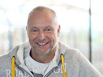 Kult-Fußball-Kommentator Buschmann: Kryptische Nachricht sorgt für Verwirrung