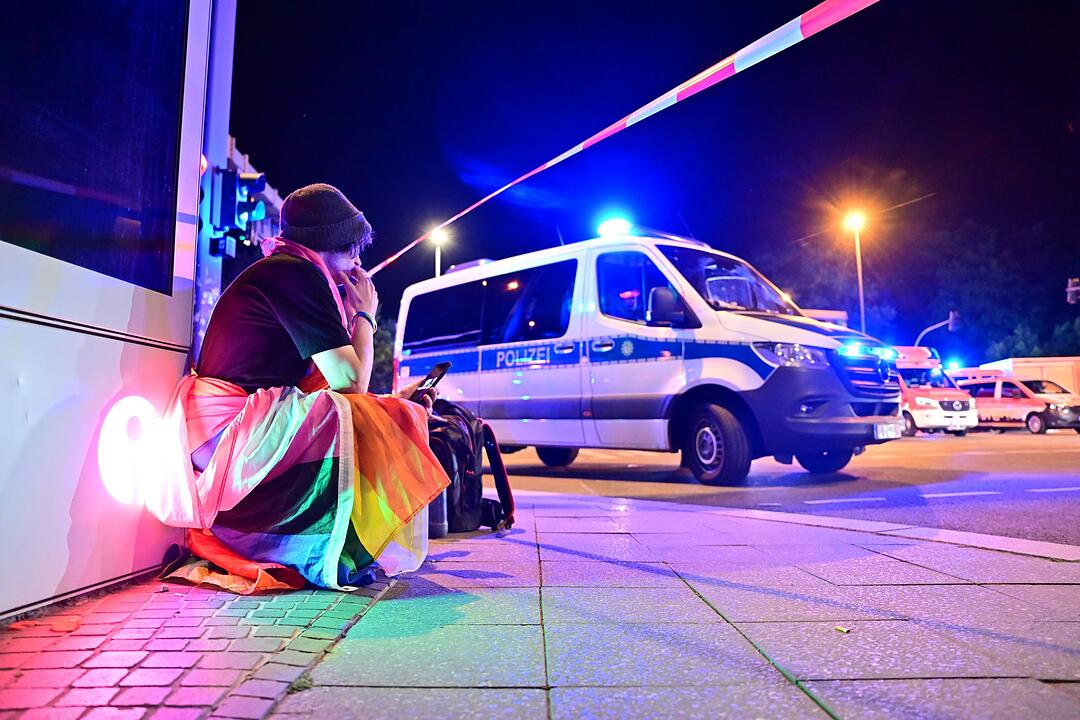 Auto rast in Menschenmenge - CSD in Berlin abgebrochen