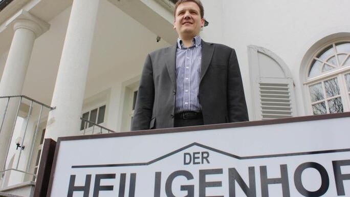 Seit 2003 ist Steffen Hörtler der "Hausherr" am "Heiligenhof".   Foto: Bartl