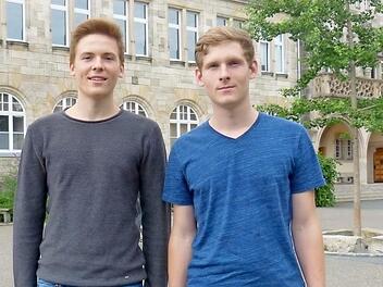 Johannes (l.) und Jonathan Weidt steht die Welt jetzt offen.  Foto: Carmen Schwind