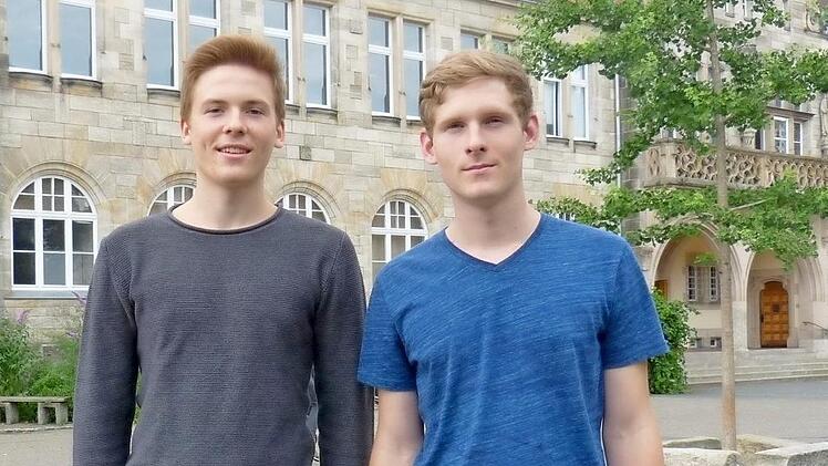 Johannes (l.) und Jonathan Weidt steht die Welt jetzt offen.  Foto: Carmen Schwind