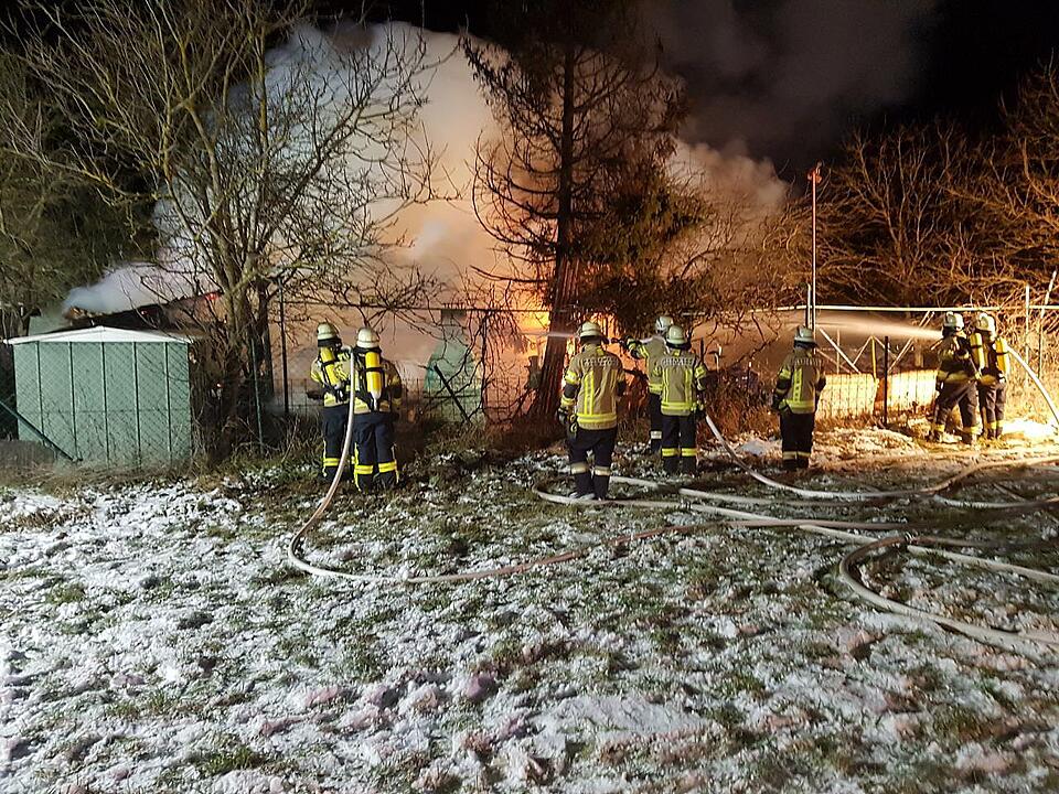Tragödie in Mittelfranken: 56-Jähriger und seine zwei Hunde sterben bei Feuer in Gartenlaube