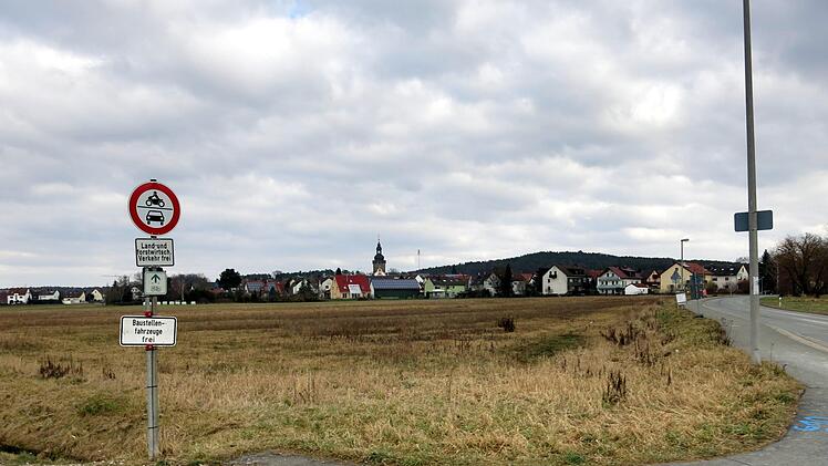 Das geplante Kersbacher Wohngebiet Pointäcker-Süd (mit Blick auf diebestehende Wohnbebauung mit Kirche) Foto: Dagmar Niemann