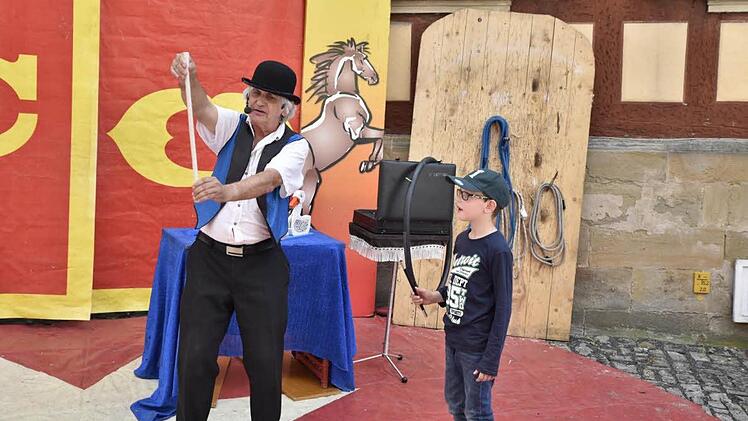 "Magic Richie" wird unterstützt von Zauberlehrling Jonathan.