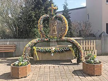 Gute Tradition in Birkach: der geschm&uuml;ckte Osterbrunnen Foto: p