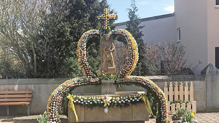 Gute Tradition in Birkach: der geschm&uuml;ckte Osterbrunnen Foto: p