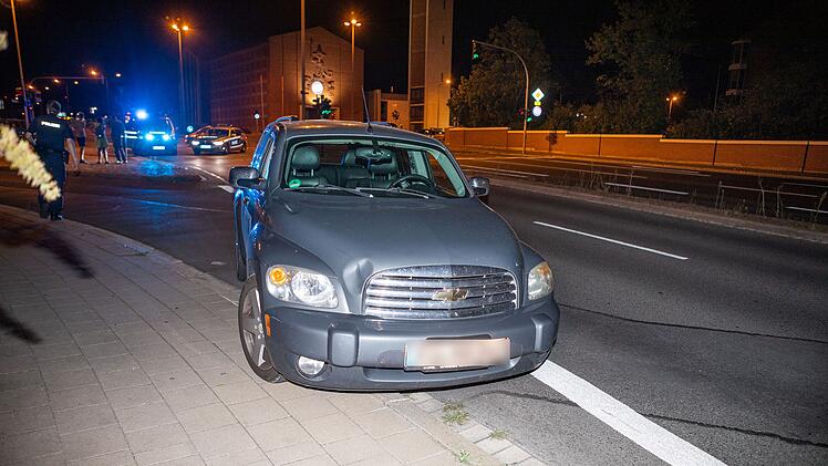 Auto erfasst Fu&szlig;g&auml;ngerin: Frau nach Zusammensto&szlig; verletzt