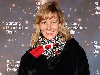 Teresa Weißbach ZDF-Star Teresa Weißbach möchte auf alle Eventualitäten vorbereitet sein. Weil Schauspielerinnen über 50 weniger Rollenangebote bekommen, baut sich die 44-Jährige ein zweites berufliches Standbein auf.