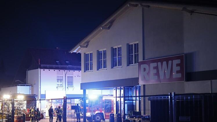 Zwei Schwerverletzte bei Einsturz von Supermarktdach