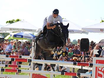 Der Ritt zum Triumph: Auf Empire gewinnt Heino Möller den Großen Preis von Detter. Foto: Sebastian Schmitt