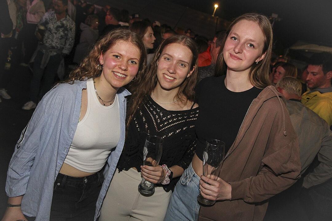 Max Giesinger live in Bayreuth.