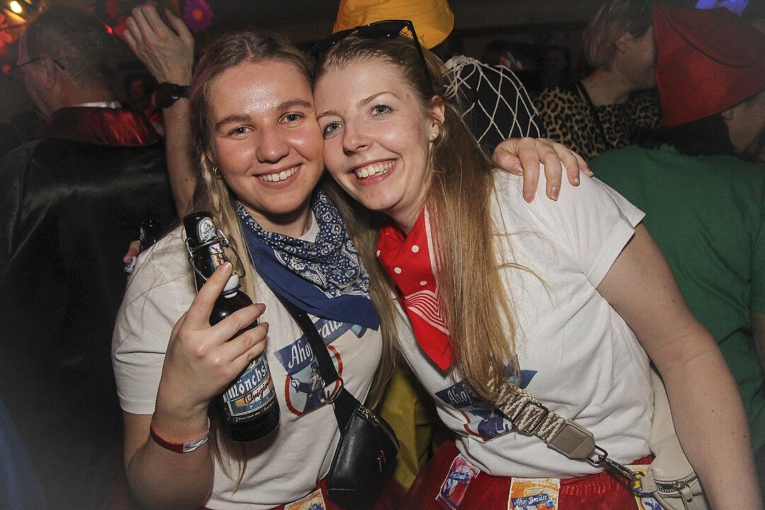 Super Stimmung beim Meeder Zeltfasching 2025!