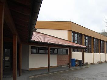 Seit drei Jahren soll die Thulbatal-Halle, die dem Markt Oberthulba gehört, saniert werden. Nachdem alle Nutzer gehört wurden, werden jetzt Nägel mit Köpfen gemacht. In der Sitzung des Marktgemeinderates wurden die Pläne vorgestellt. Foto: Günther Straub/Archiv