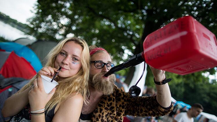Marie und Manfred, Besucher von Rock im Park Foto: Karmann, dpa