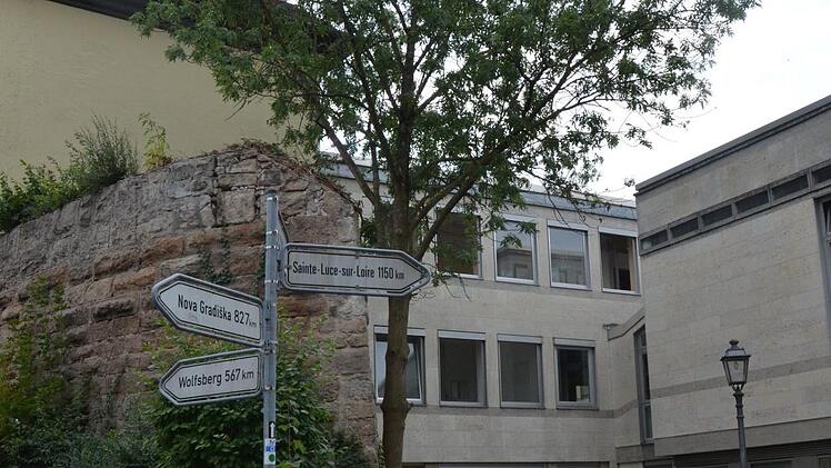 Auch diese Esche hinter dem Schloss muss weichen. bp