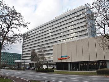 Hochhaus in Erlangen wird abgerissen - "vollst&auml;ndiger R&uuml;ckbau"